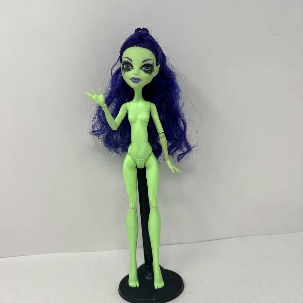 Monster High Amanita Nightshade Gloom‎ and Bloom Doll Mattel Fashion Figure 2008